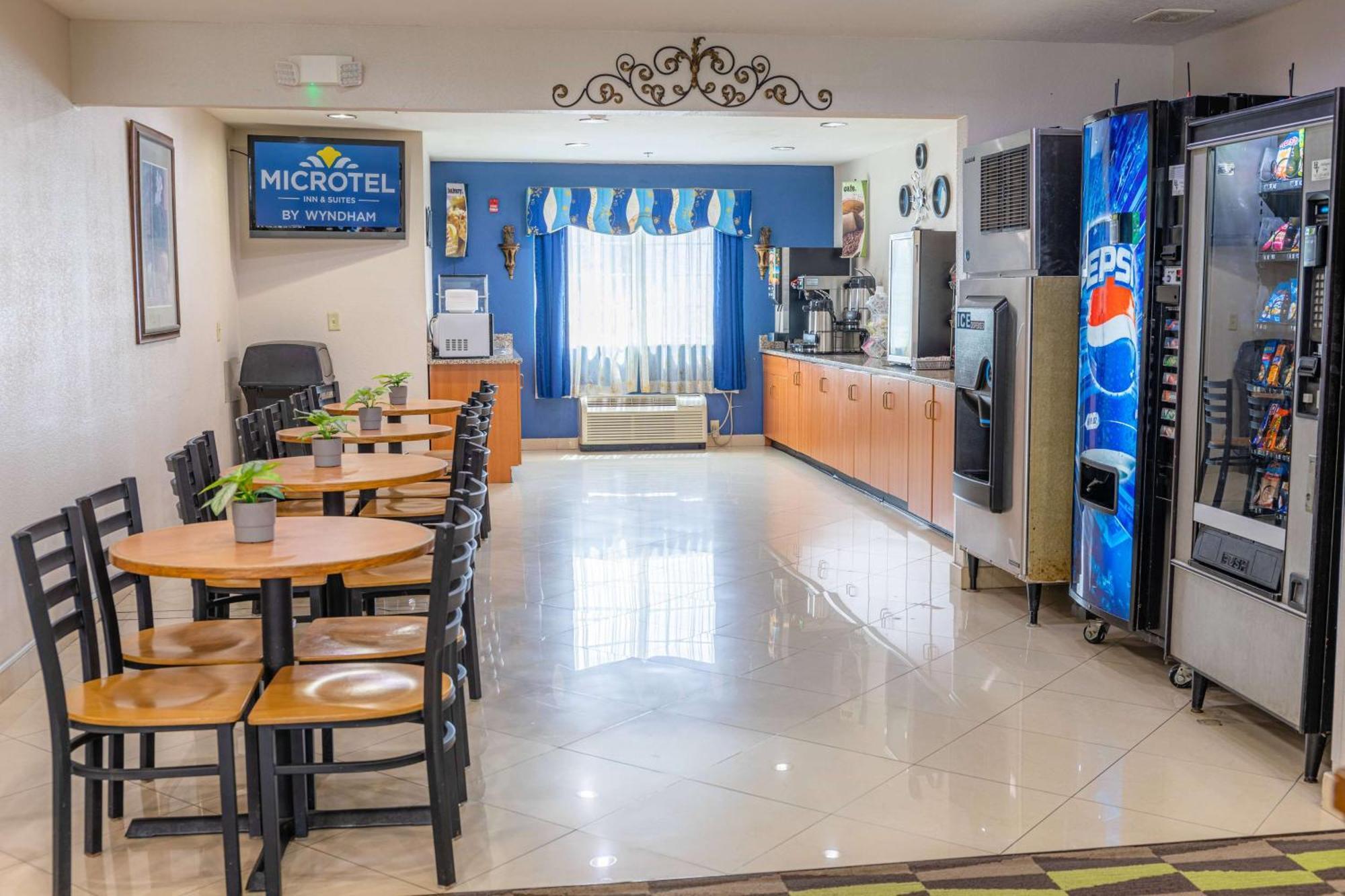 Microtel Inn & Suites By Wyndham Kingsland Naval Base I-95 Eksteriør billede